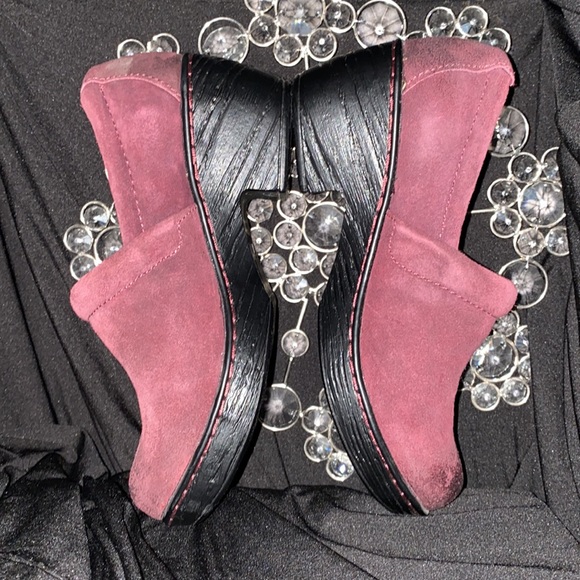 ❄️B.O.C. Burgundy Clogs!❄️ - Picture 4 of 9